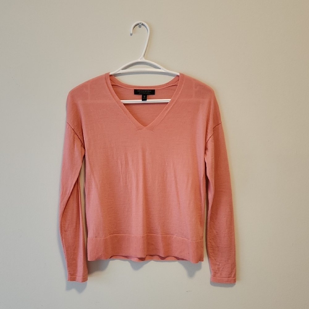 🩷 Chic Pink V-Neck Sweater 100% Merino Wool